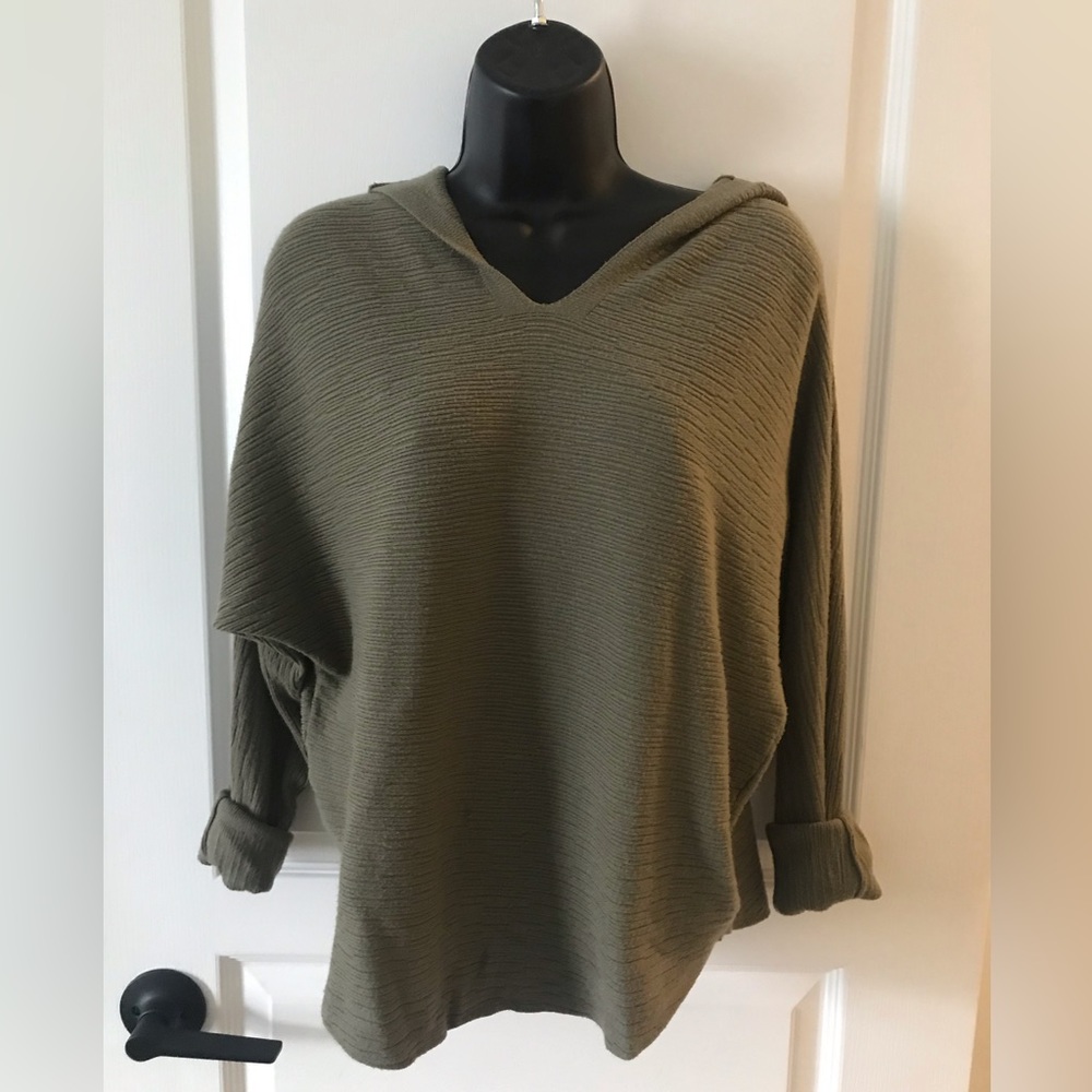 Green textured hoodie sweater